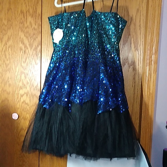 Deb brand special occasion dress, Size 24 - Picture 2 of 12